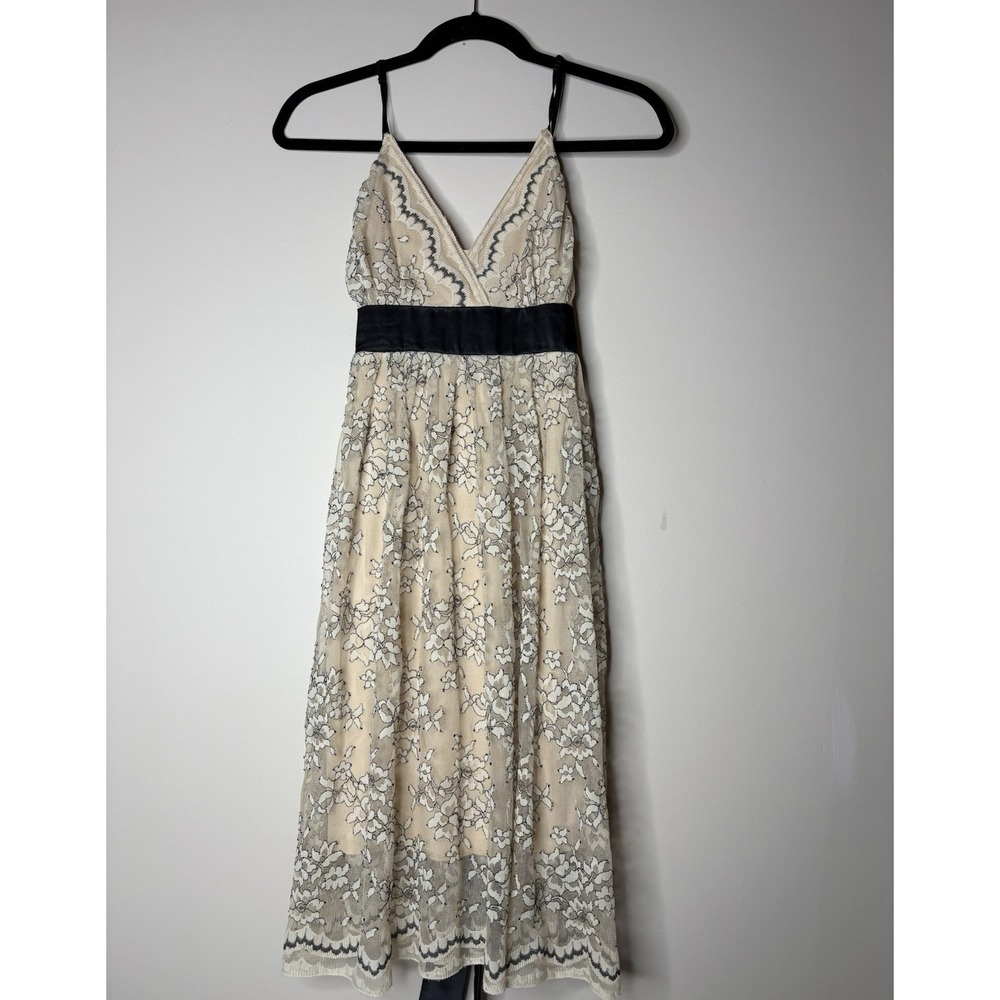 Karlie cream and black floral lace dress. Chic Elegant Size L In Juniors.